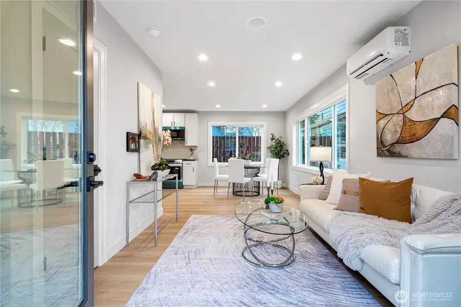 3054 Fairmount Ave Sw #B, Seattle, WA 98116 - Image #2