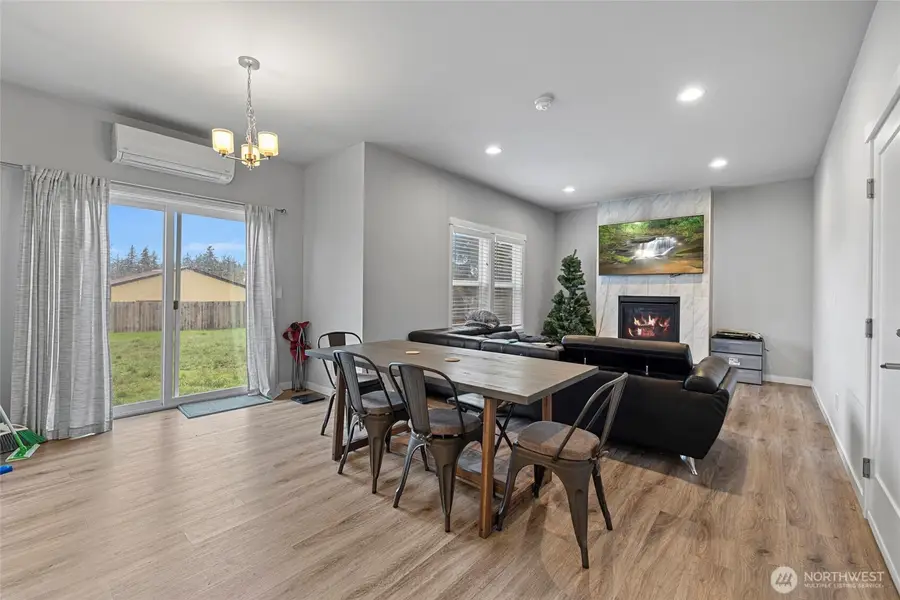 1400 E Whidbey Avenue, Oak Harbor, WA 98277 - Image #2