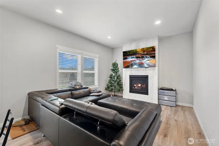 1400 E Whidbey Avenue, Oak Harbor, WA 98277 - Image #3