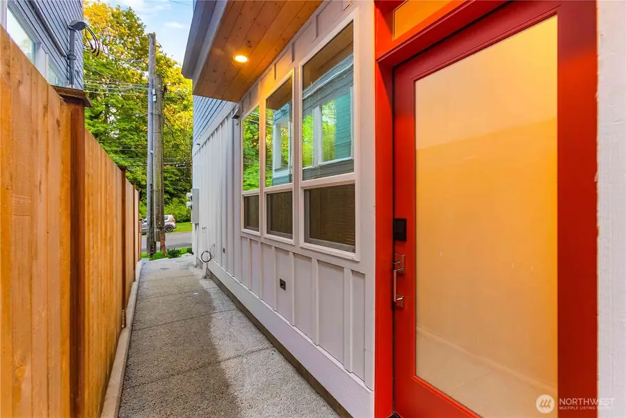 2613 3rd Avenue W, Seattle, WA 98119 - Image #2