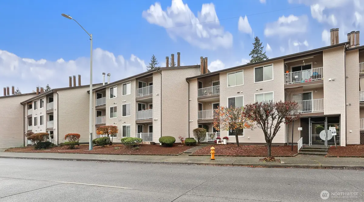 9020 25th Avenue Sw, Seattle, WA 98106 - Image #1
