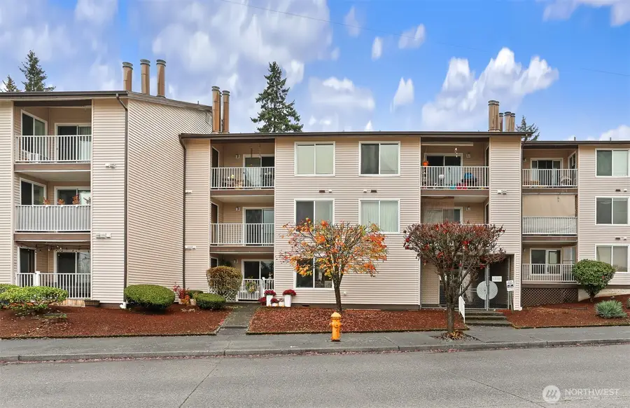 9020 25th Avenue Sw, Seattle, WA 98106 - Image #2