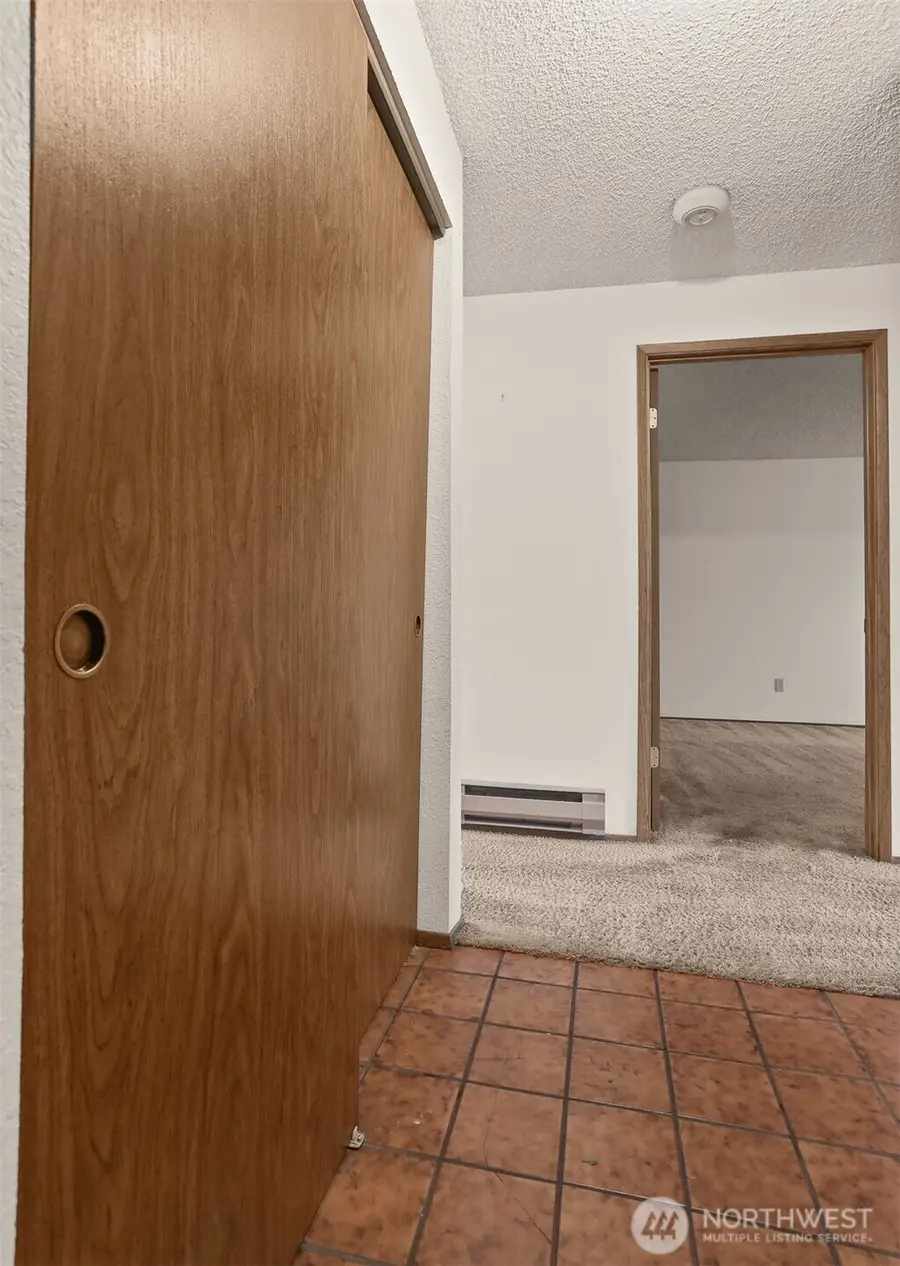 9020 25th Avenue Sw, Seattle, WA 98106 - Image #3