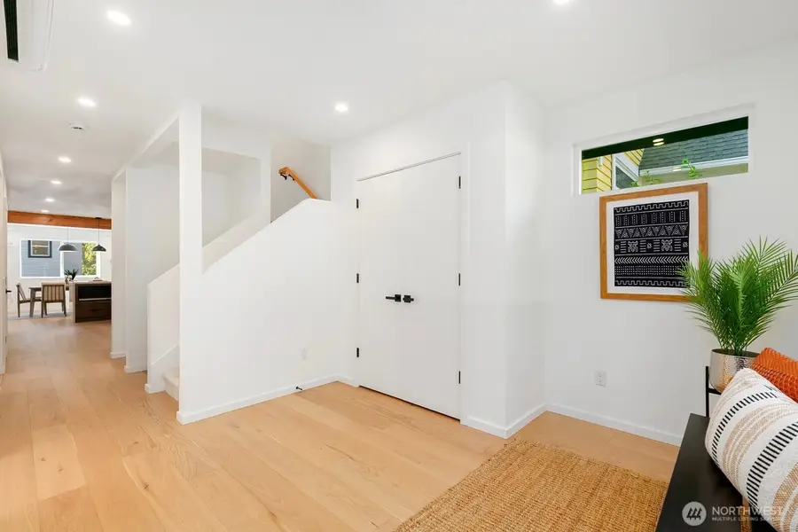 4529 26th Avenue Sw, Seattle, WA 98106 - Image #2