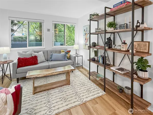 300 10th Avenue #B-105, Seattle, WA 98122