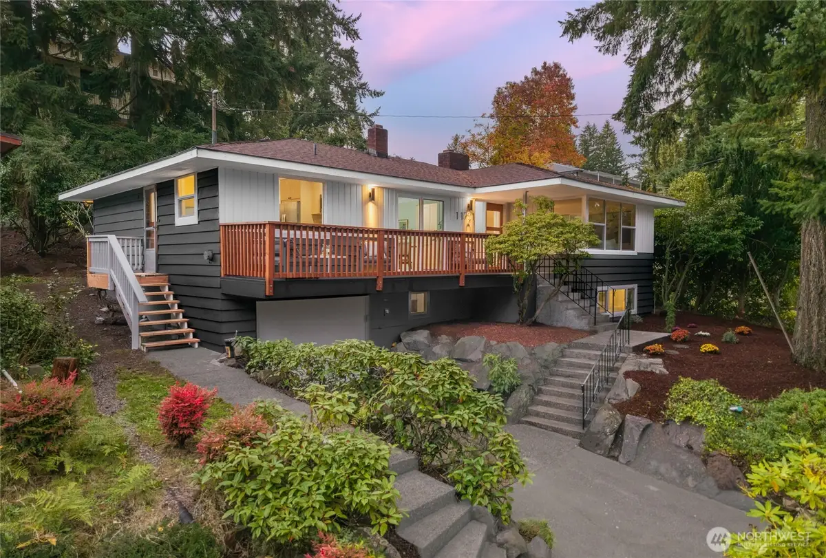 11721 24th Avenue Ne, Seattle, WA 98125 - Image #1