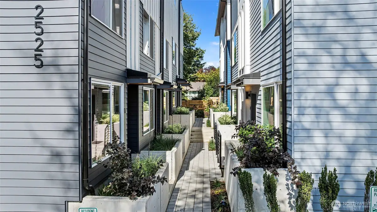 2527 29th Avenue S #C, Seattle, WA 98144 - Image #1