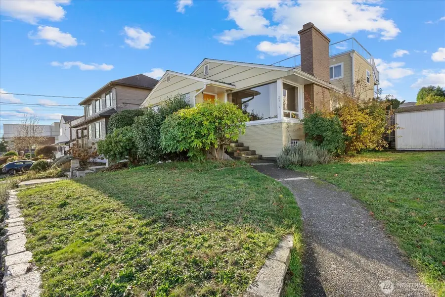 2515 27th Avenue W, Seattle, WA 98199 - Image #2