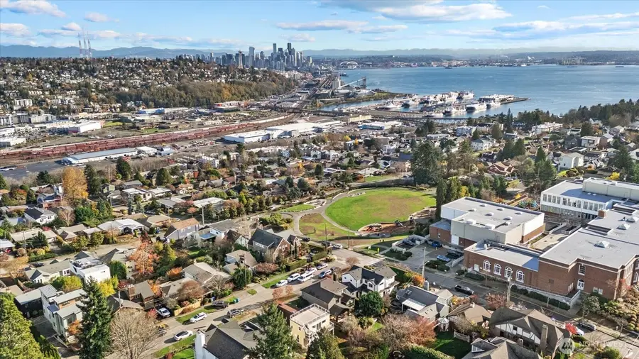 2515 27th Avenue W, Seattle, WA 98199 - Image #3