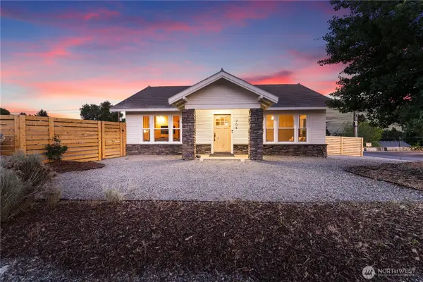 704 E Woodin Avenue, Chelan, WA 98816