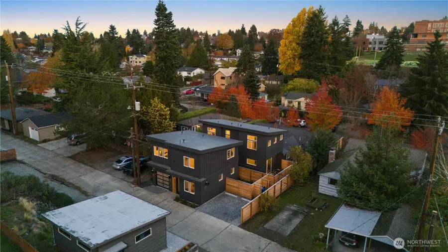 3415 48th Avenue Sw, Seattle, WA 98116 - Image #2