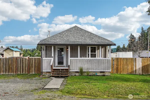 121 3rd Street Nw, Carbonado, WA 98323