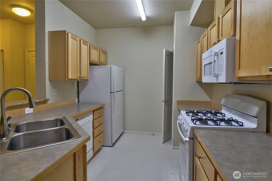 503 225th Lane Ne #F105, Sammamish, WA 98074 - Image #2