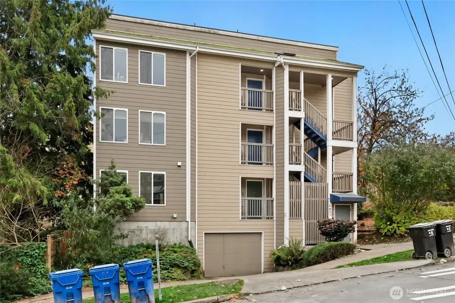 3660 Whitman Avenue N, Seattle, WA 98103 - Image #2