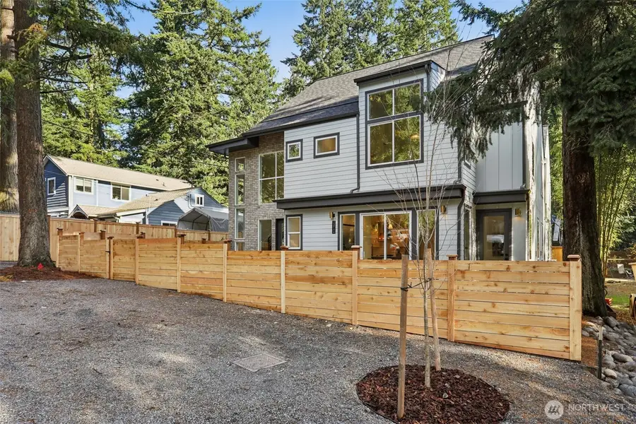13746 Stone Avenue N, Seattle, WA 98133 - Image #2