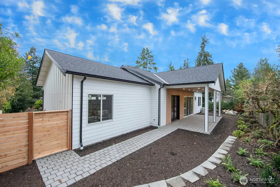 10811 24th Avenue Ne, Seattle, WA 98125 - Image #2