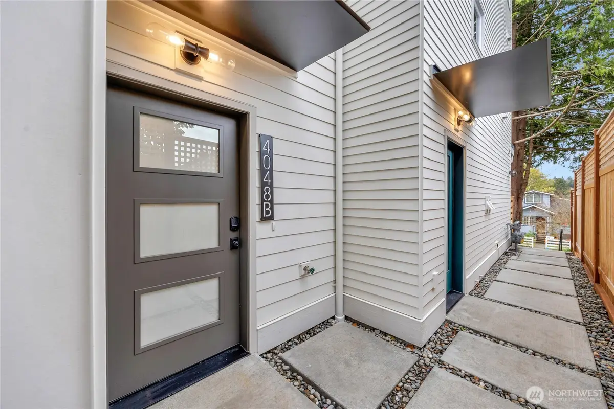 4048 32nd Avenue W #B, Seattle, WA 98199 - Image #1