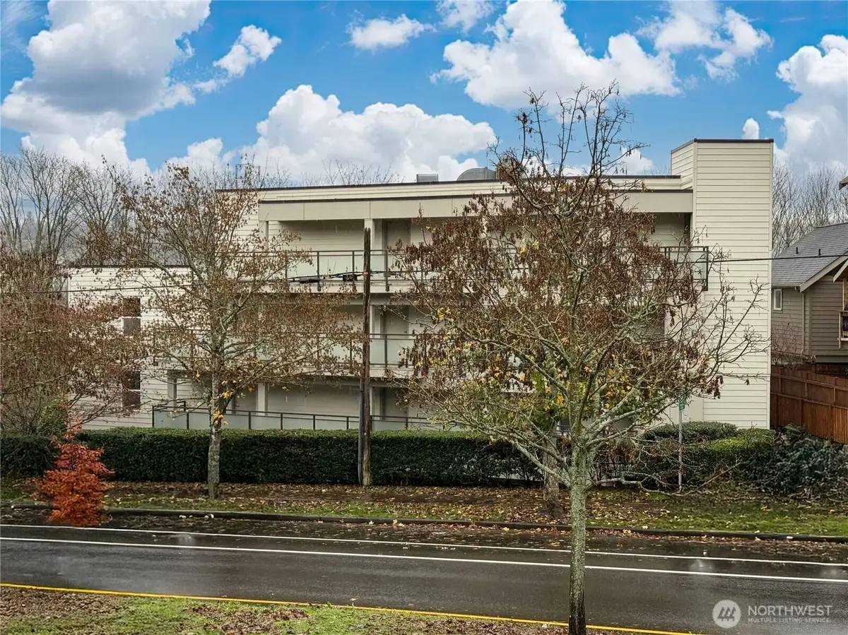 2334 Thorndyke Ave W #202, Seattle, WA 98199 - Image #1