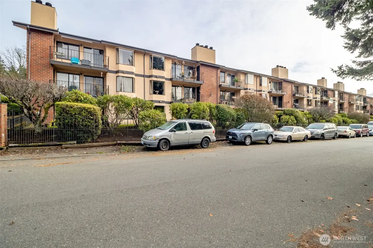 22700 28th Avenue S #208, Des Moines, WA 98198 - Image #1