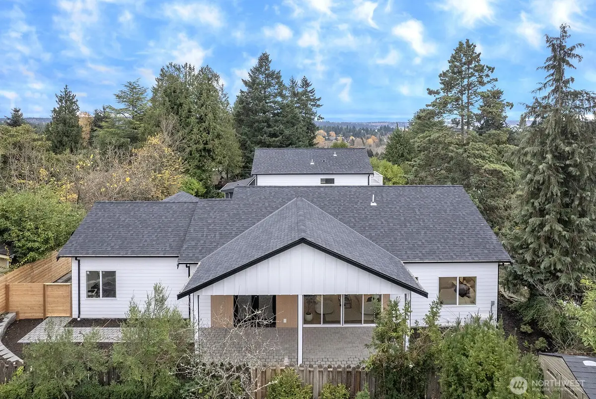 10811 24th Avenue Ne, Seattle, WA 98125 - Image #1