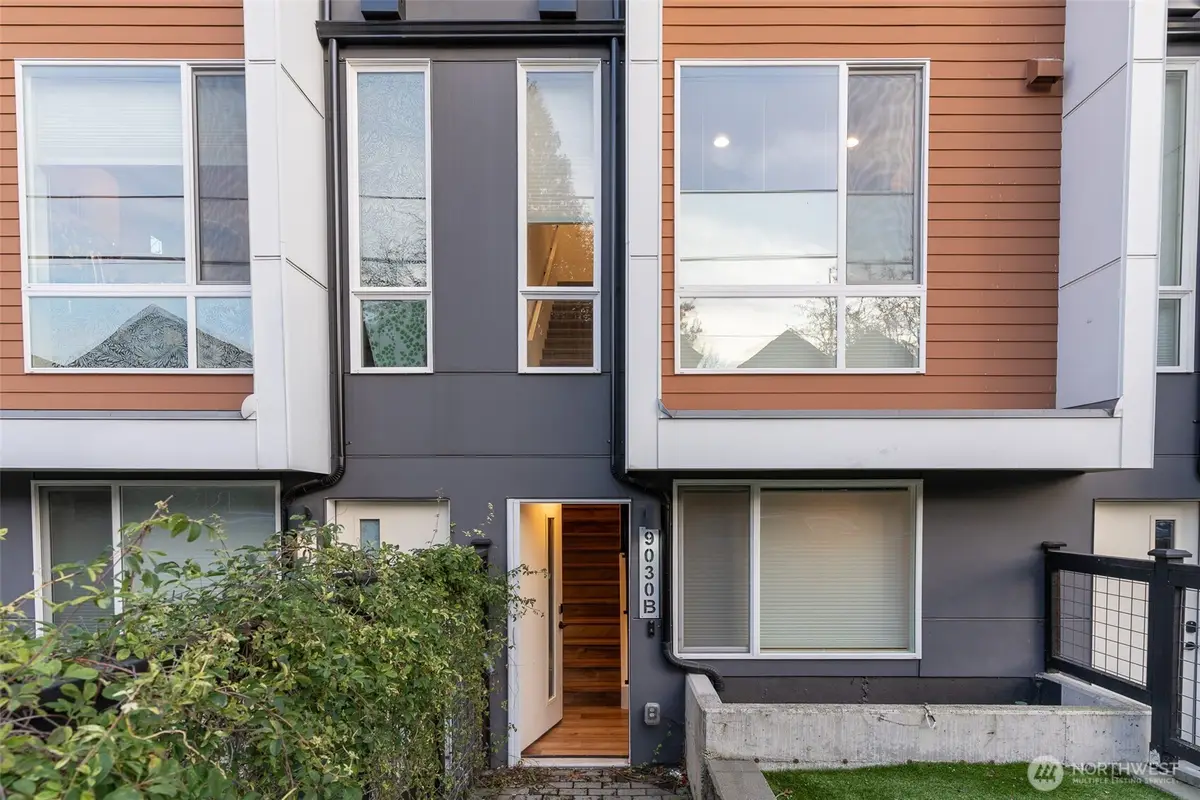 9030 18th Avenue Sw #B, Seattle, WA 98106 - Image #1