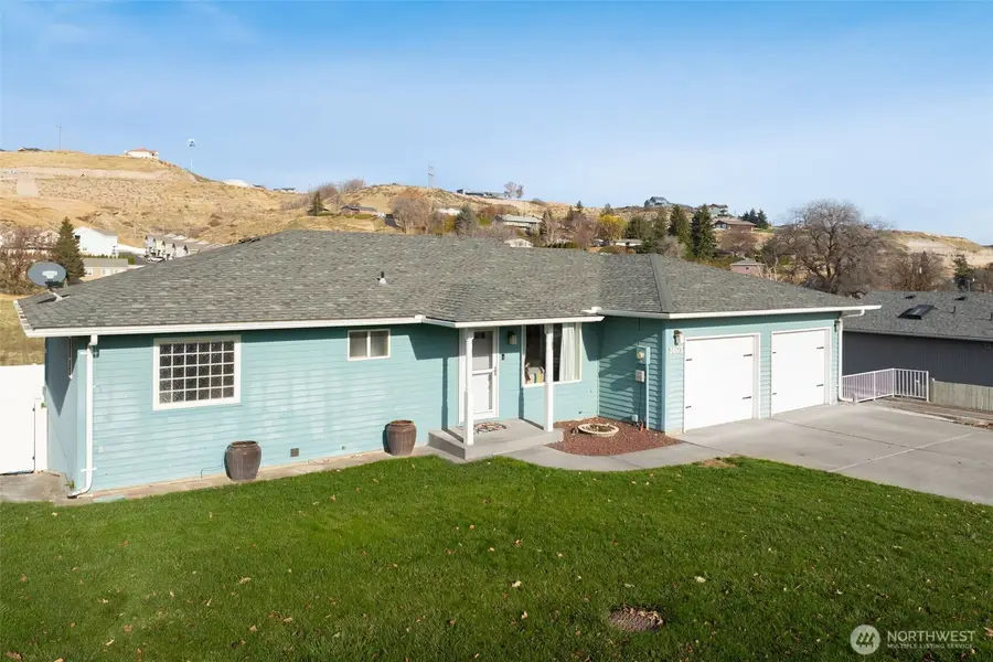 1403 W Cherry Avenue, Selah, WA 98942 - Image #2