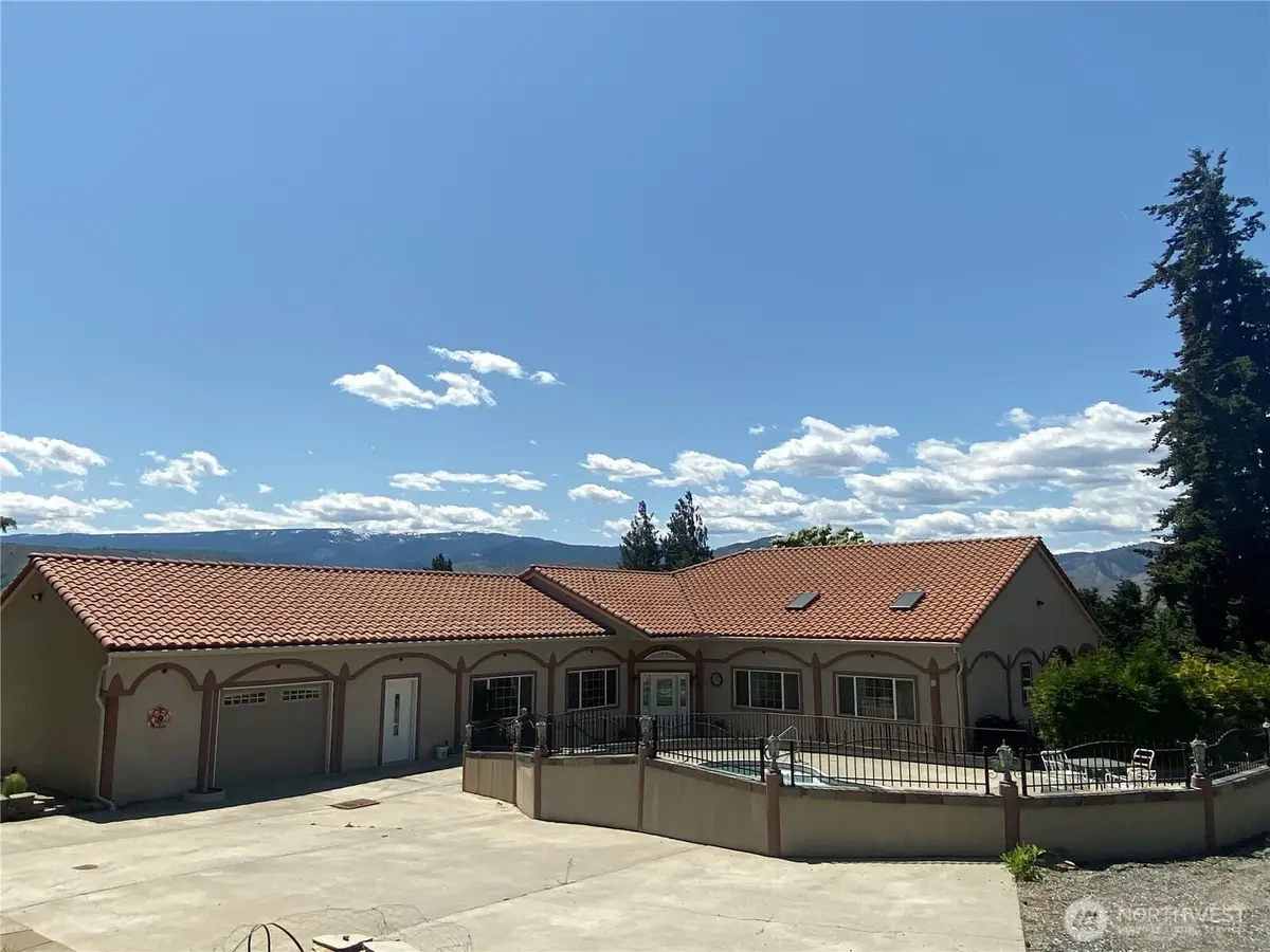 1055 N Jackson Place, East Wenatchee, WA 98802 - Image #1
