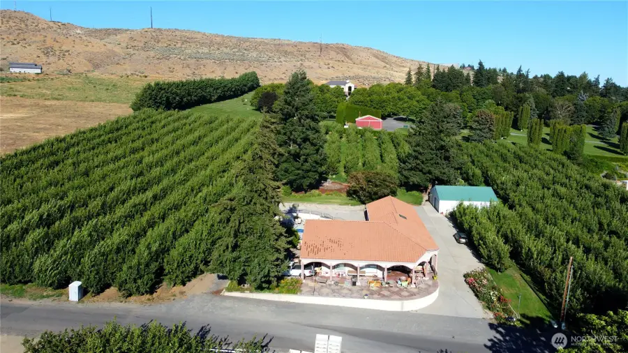 1055 N Jackson Place, East Wenatchee, WA 98802 - Image #2