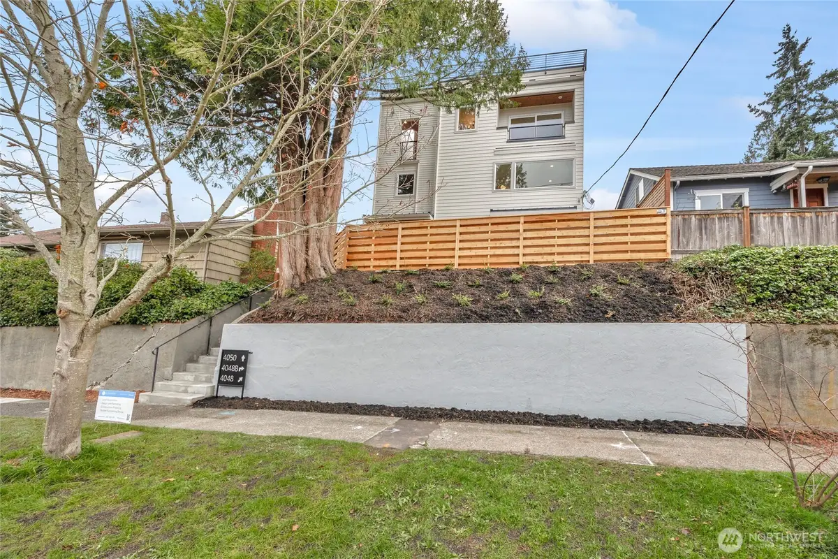 4048 32nd Avenue W, Seattle, WA 98199 - Image #1