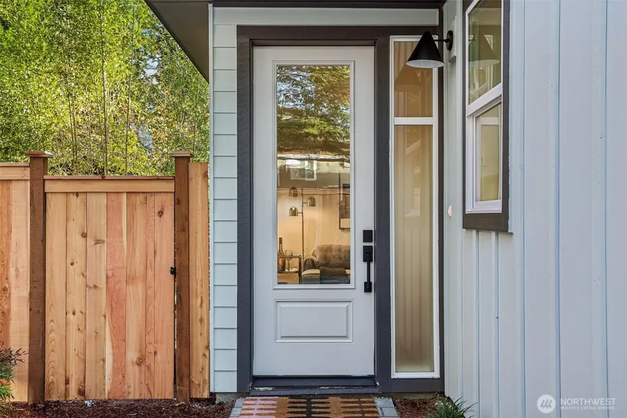 13748 Stone Avenue N, Seattle, WA 98133 - Image #2