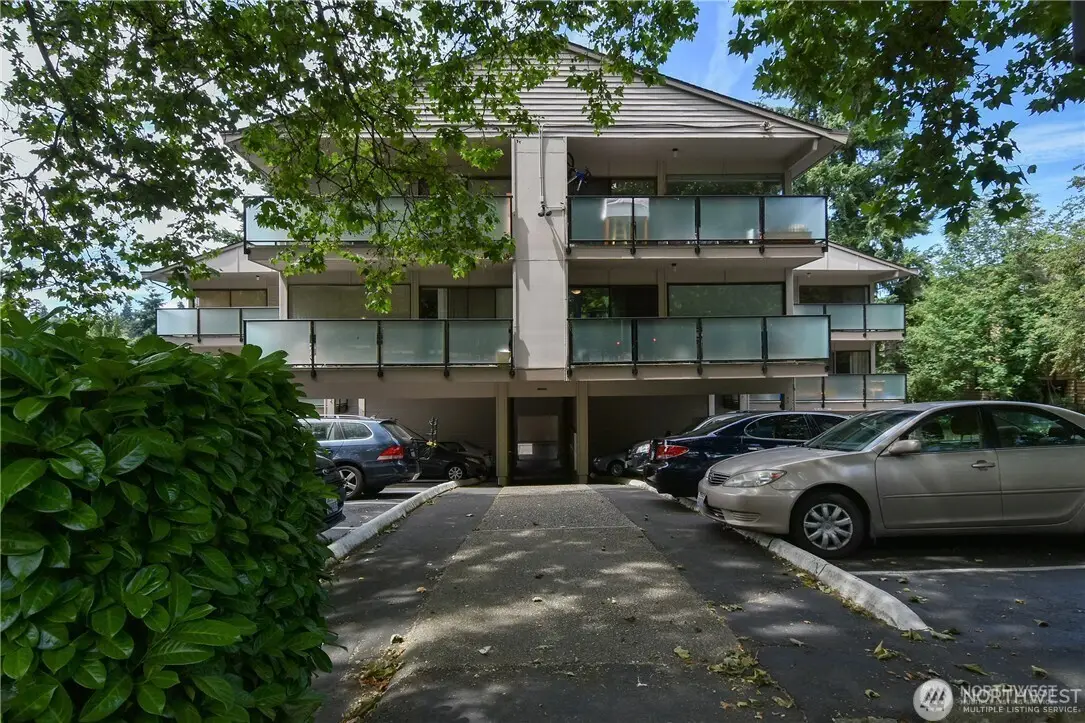 321 Bellevue Way Se #403, Bellevue, WA 98004 - Image #1
