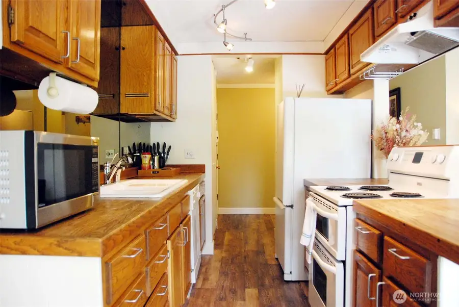 321 Bellevue Way Se #403, Bellevue, WA 98004 - Image #2