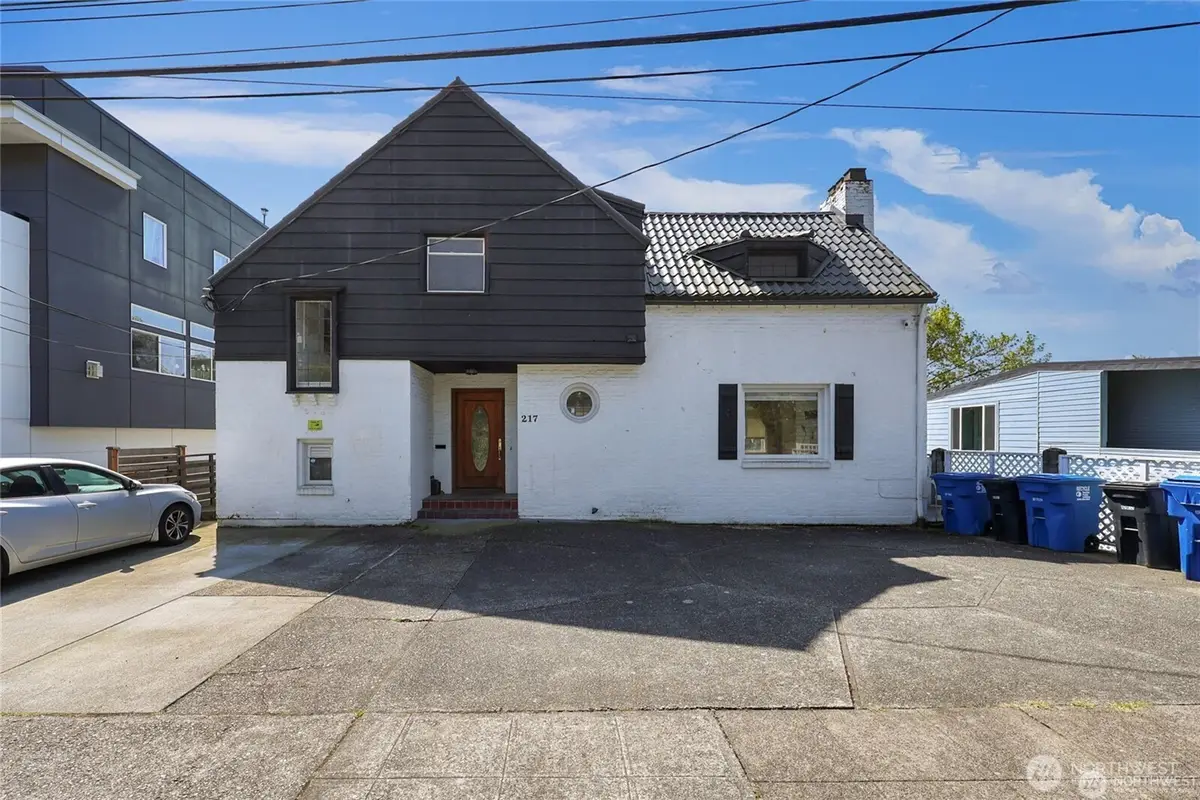 215 W Kinnear Place, Seattle, WA 98119 - #1