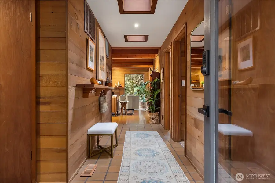 10871 Manitou Beach Drive Ne, Bainbridge Island, WA 98110 - Image #3