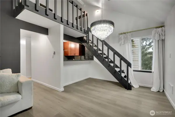 2524 S 317th Street #304, Federal Way, WA 98003