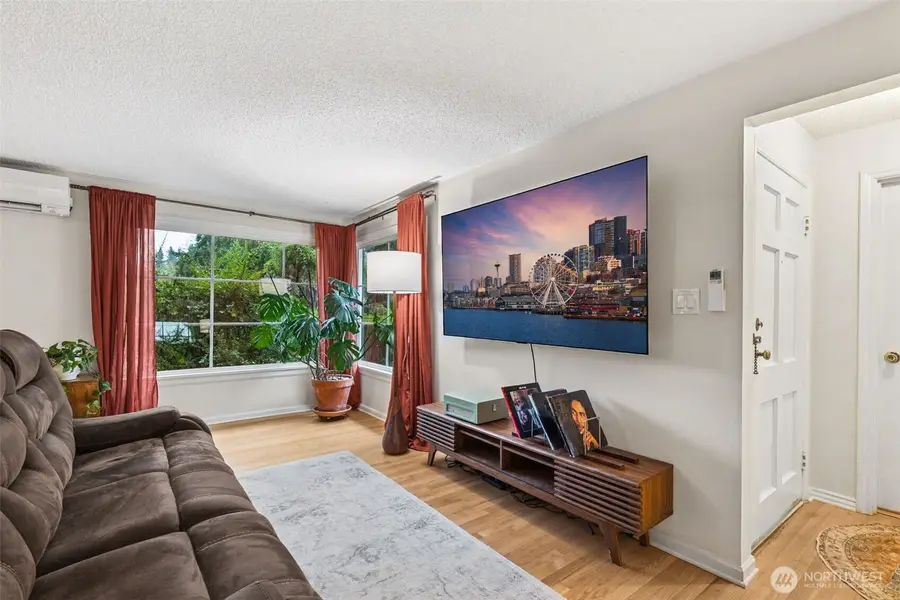 12528 24th Avenue Ne, Seattle, WA 98125 - Image #2