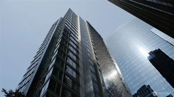 909 5th Avenue #204, Seattle, WA 98164