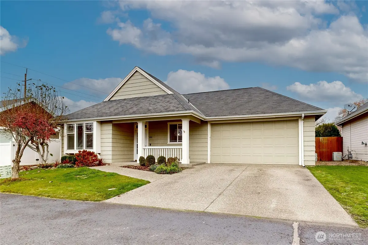 891 SE Larkspur Pl, College Place, WA 99324 - Image #1