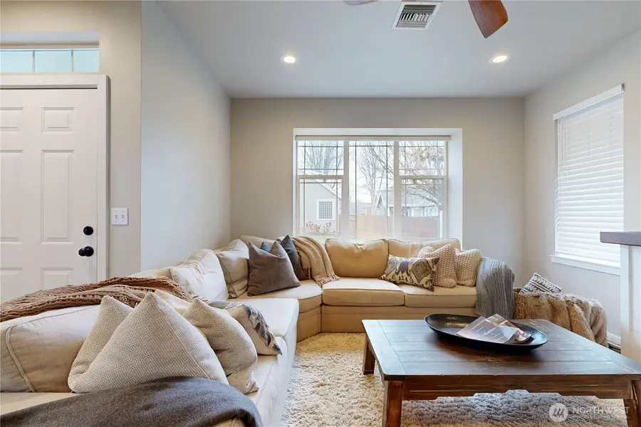 891 SE Larkspur Pl, College Place, WA 99324 - Image #3