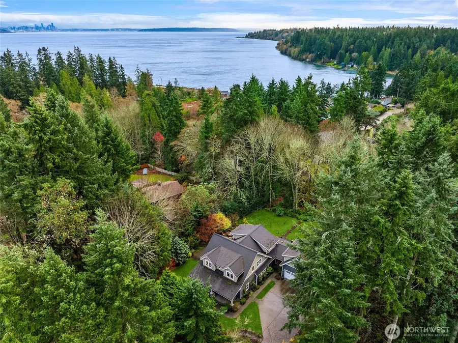 9705 NE Beach Crest Drive, Bainbridge Island, WA 98110 - Image #2