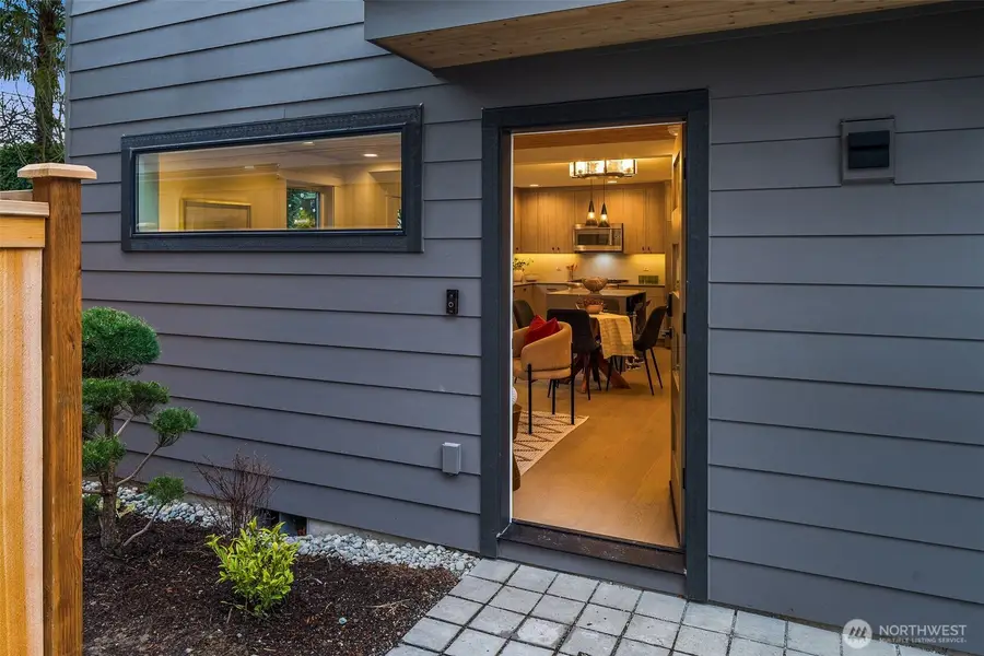 809 W Armour Street, Seattle, WA 98119 - Image #2