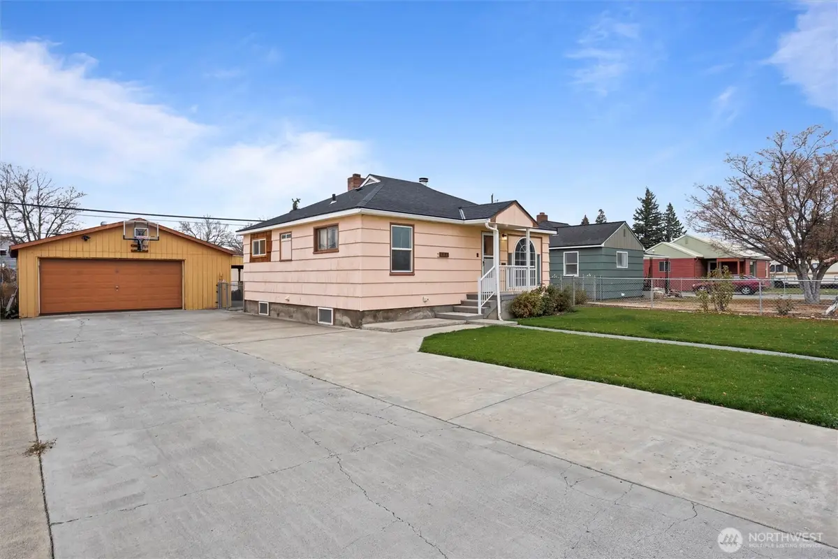 123 F Street Ne, Ephrata, WA 98823 - Image #1