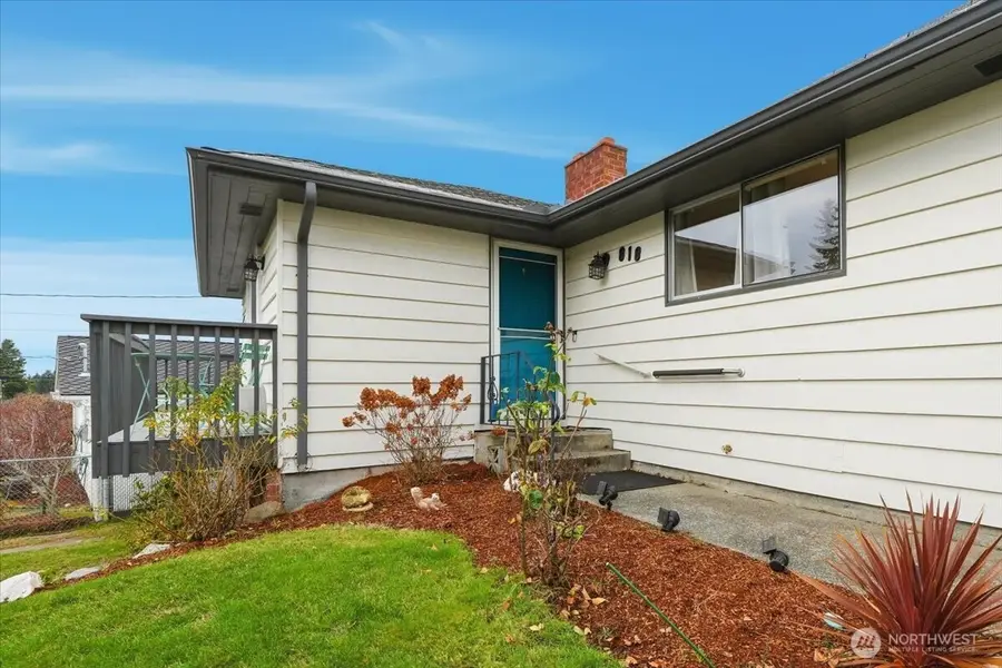 818 SW 120th Street, Seattle, WA 98146 - Image #2