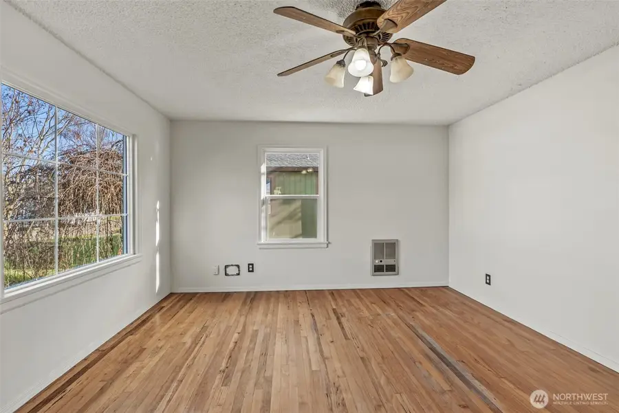 2949 Dover Street, Longview, WA 98632 - Image #3