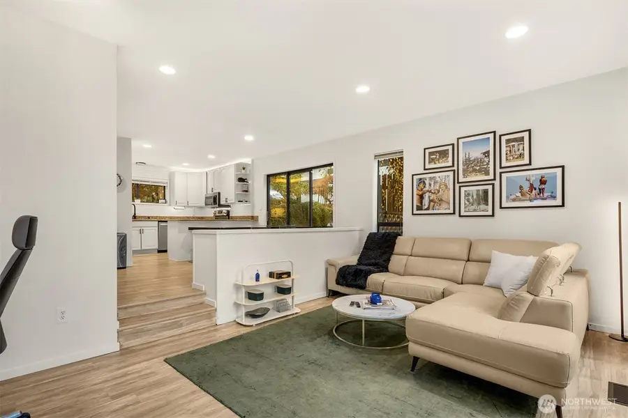 12 18th Avenue #A, Kirkland, WA 98033 - Image #3