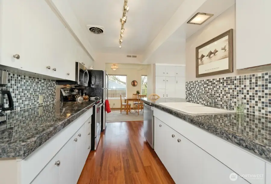 10221 132nd Avenue Ne, Kirkland, WA 98033 - Image #3