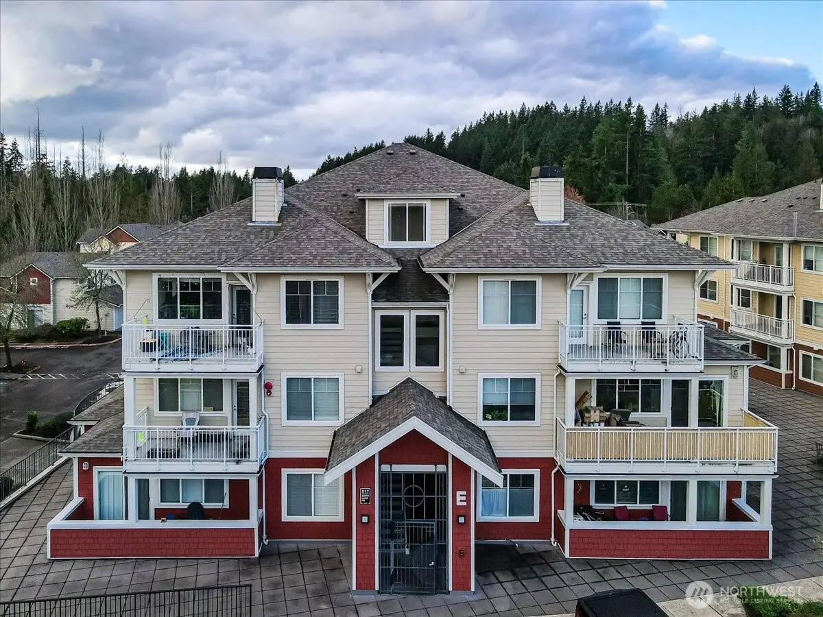 517 225th Lane Ne #E102, Sammamish, WA 98074 - Image #1