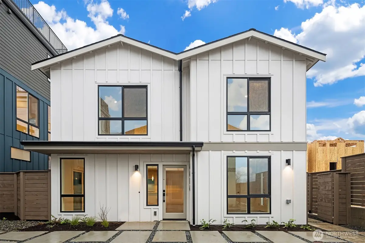 104 NE 44th Street, Seattle, WA 98105 - Image #1