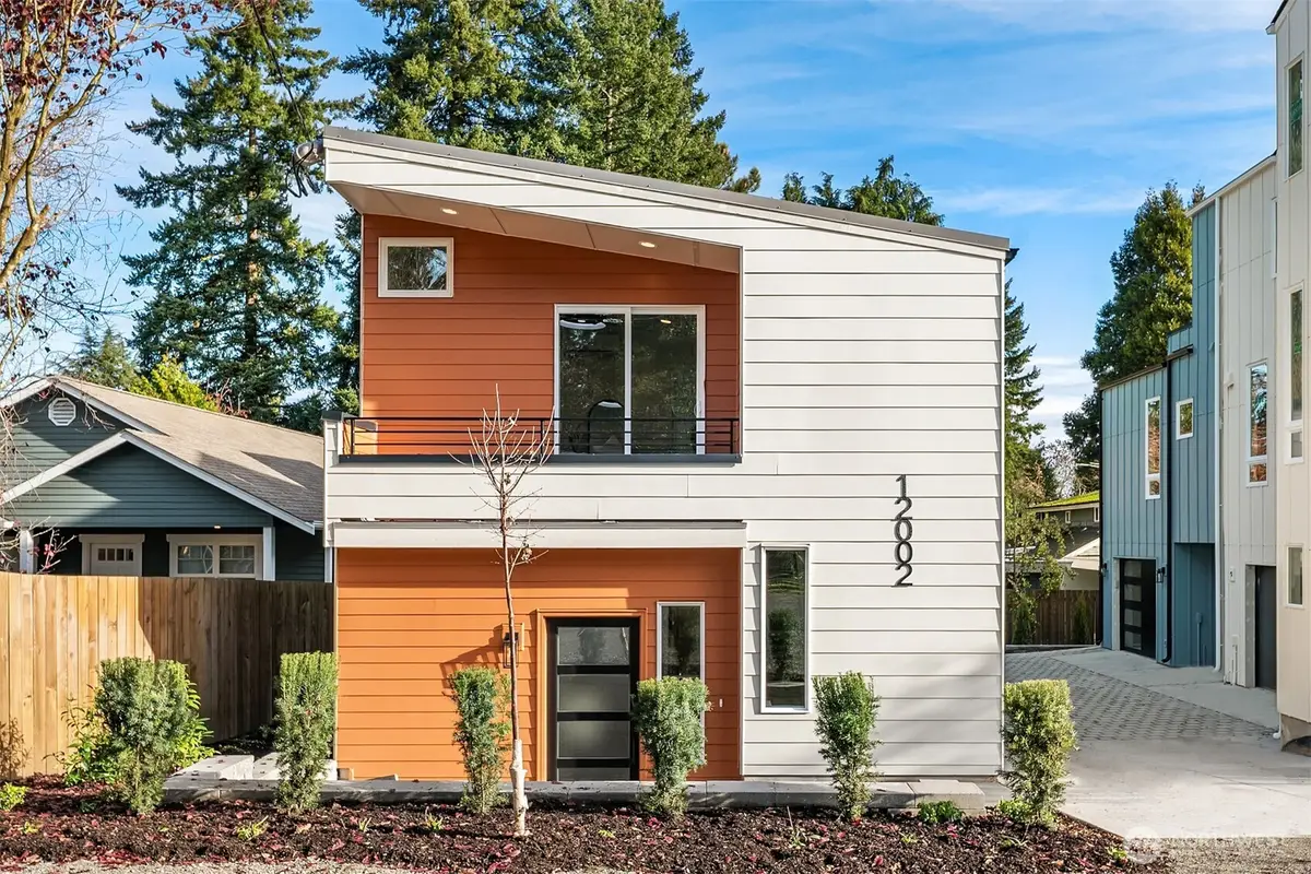 12002 20th Street Ne #3, Seattle, WA 98125 - Image #1