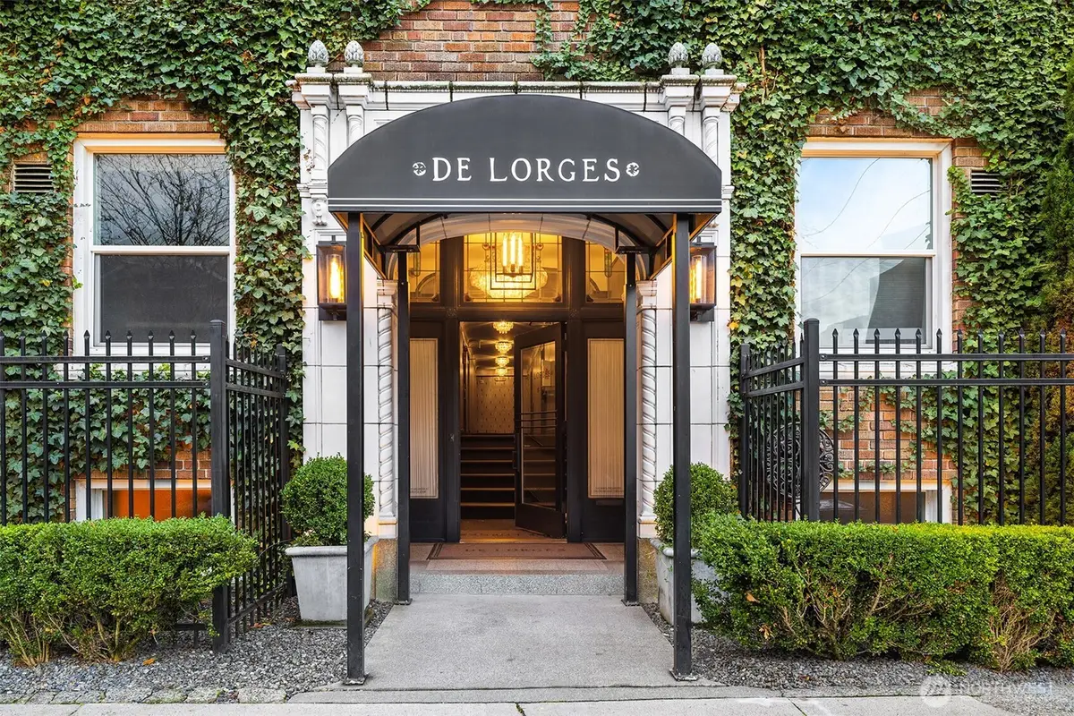 325 Harvard Avenue E #302, Seattle, WA 98102 - Image #1